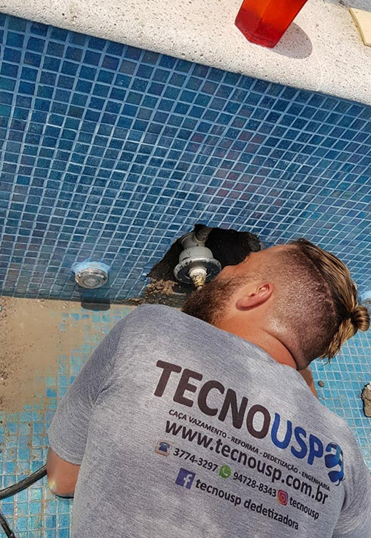 Profissional Tecnousp em serviço
